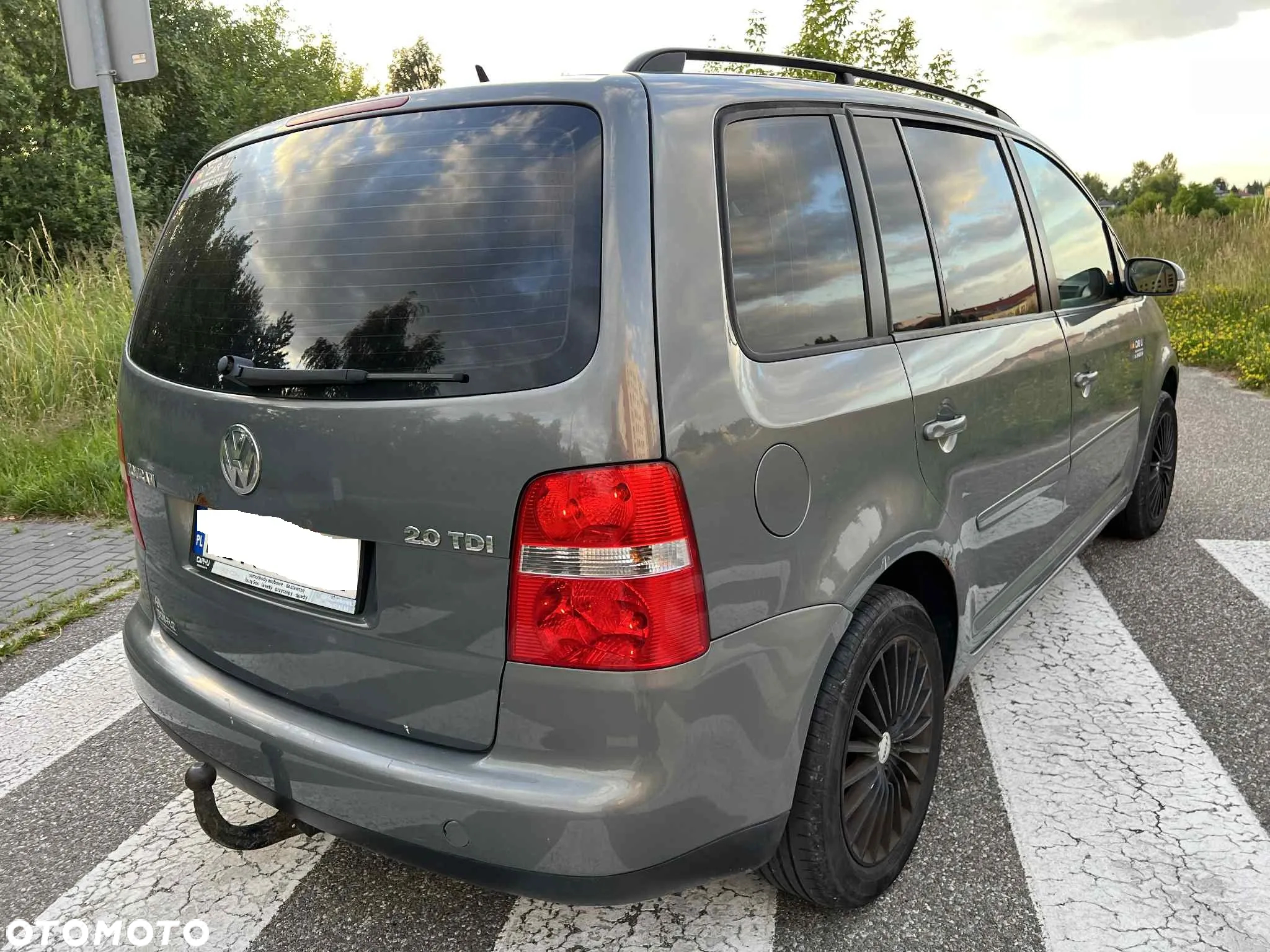 Volkswagen Touran 2.0 TDI Highline DSG - 2
