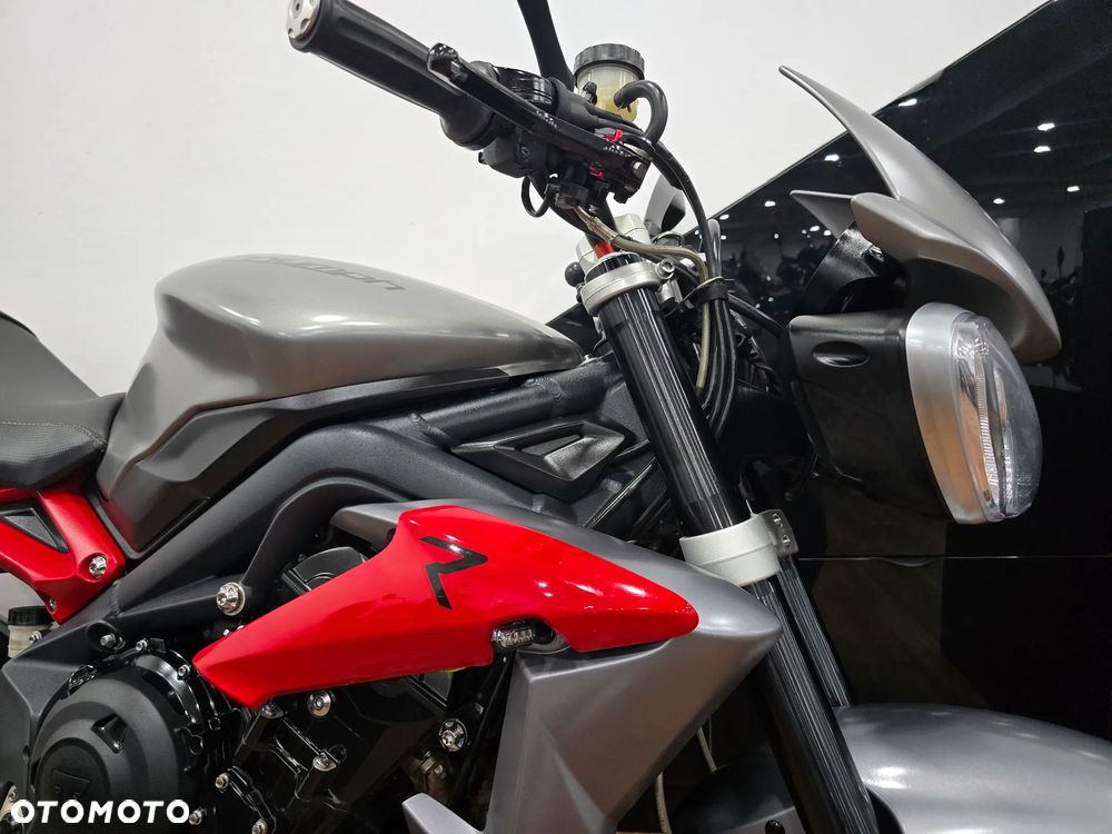 Triumph Street Triple - 26