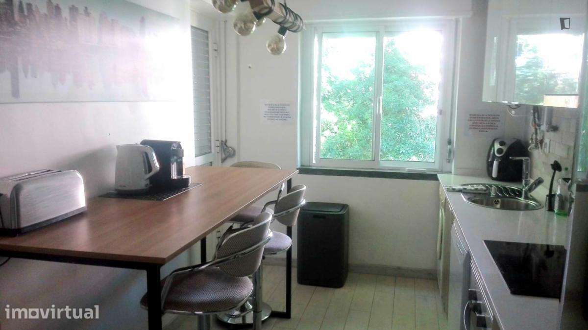 Quarto - localizado em Oeiras Lisbon - Grande imagem: 4/10