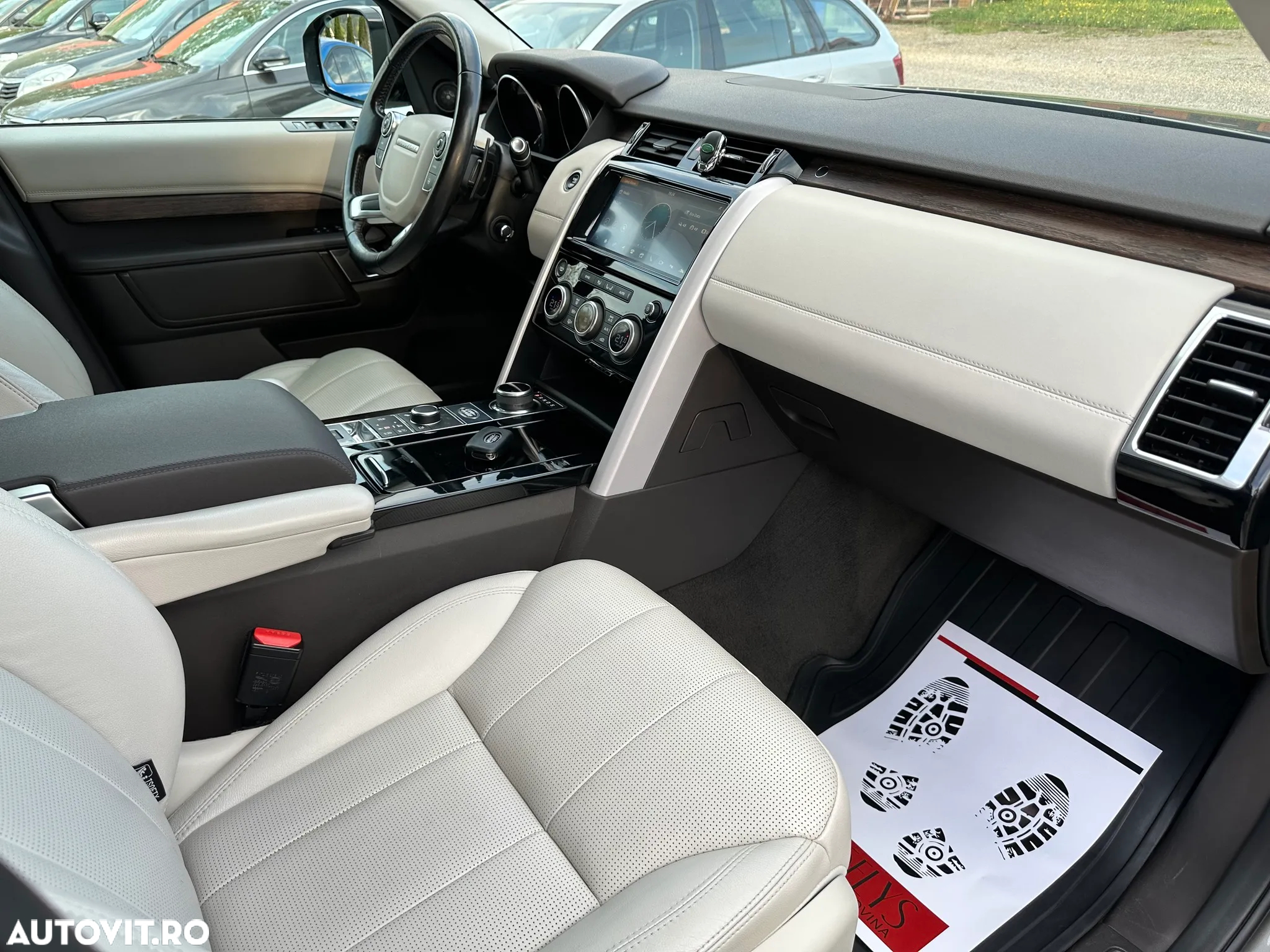 Land Rover Discovery 3.0 L TD6 HSE Luxury - 17