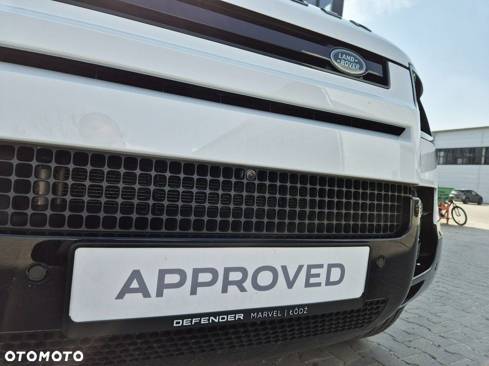 Land Rover Defender - 32