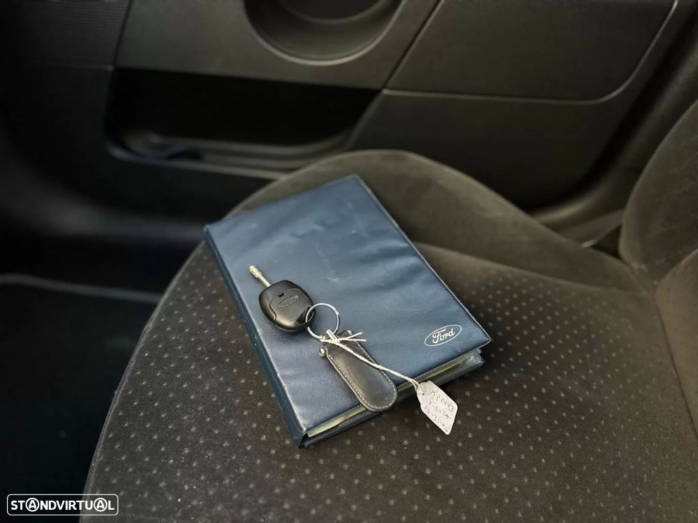 Ford Fiesta 1.25 Ghia - 23