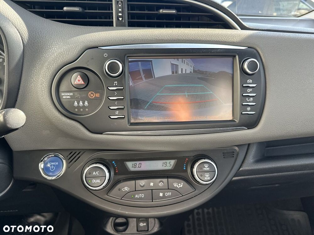 Toyota Yaris Hybrid 100 Premium EU6 - 16