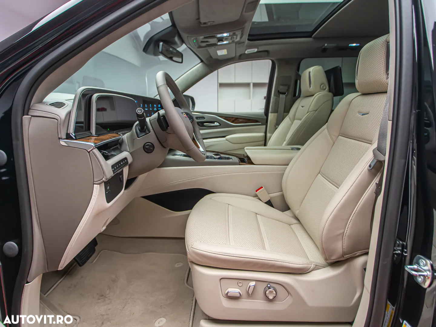 Cadillac Escalade - 16