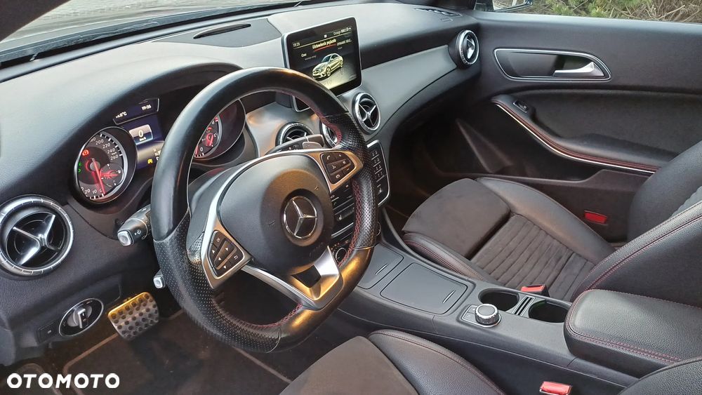 Mercedes-Benz CLA 200 7G-DCT AMG Line - 16