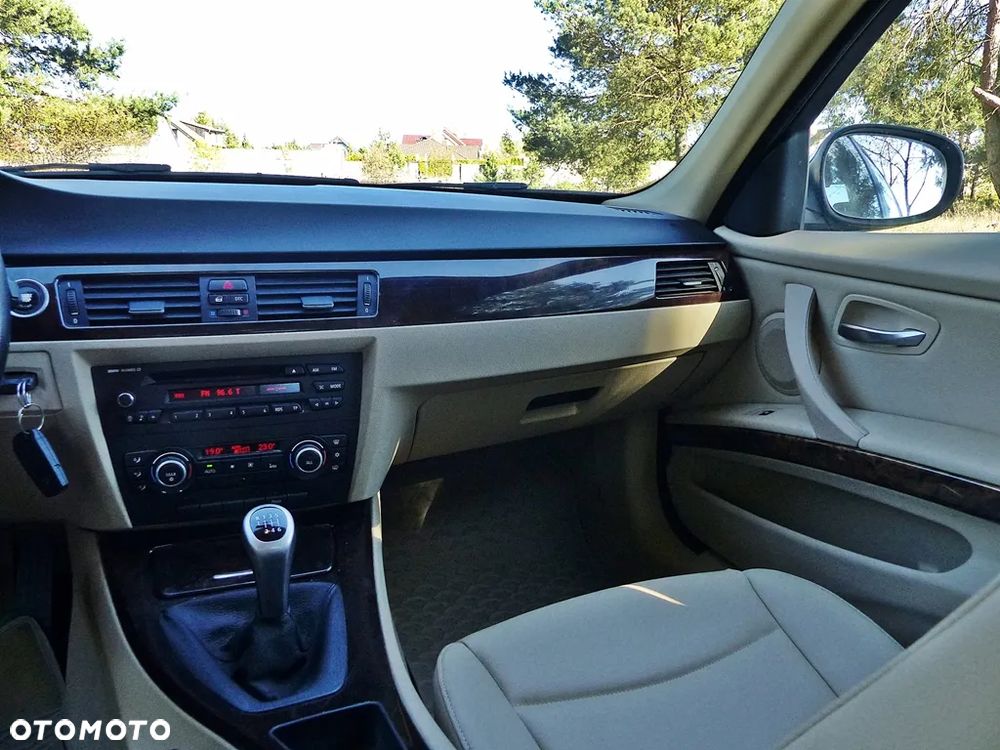 BMW Seria 3 318i Edition Exclusive - 37