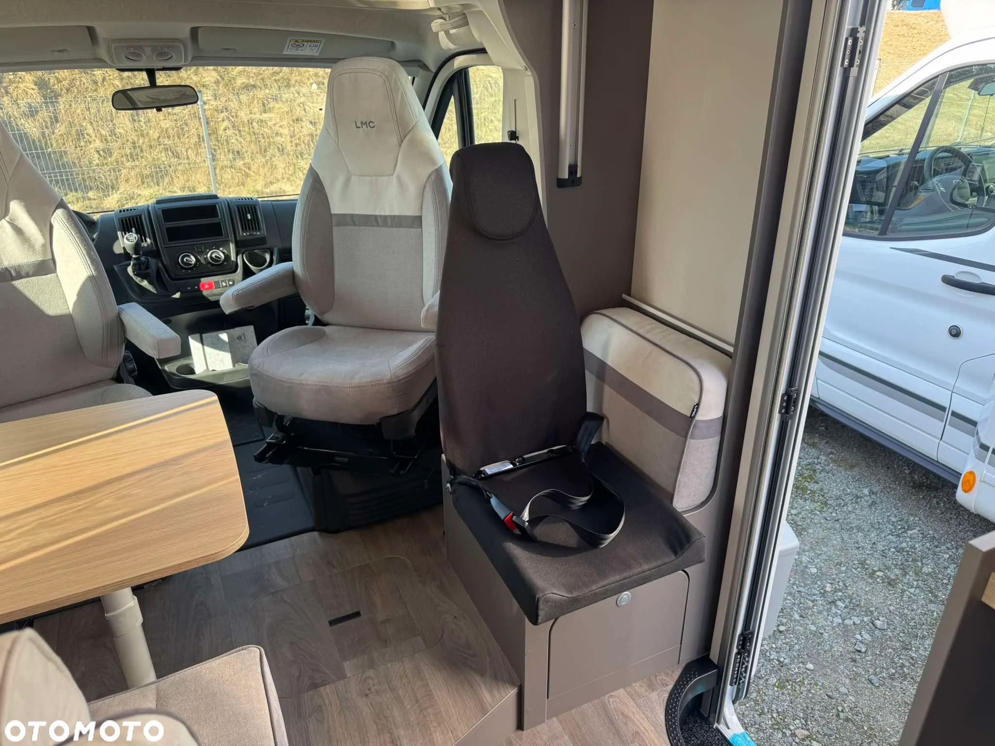 LMC Tourer Lift H730G - Kamper o DMC 3500kg dla 5ciu osób! - 32
