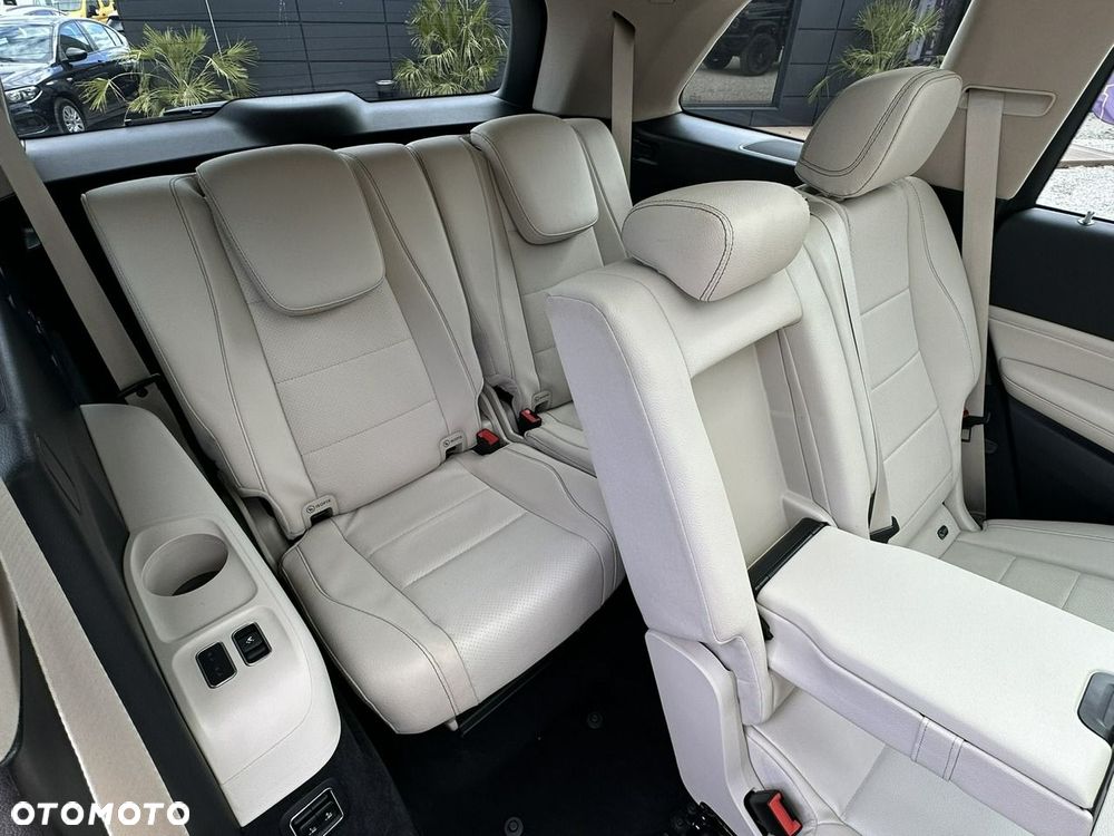 Mercedes-Benz GLS - 23