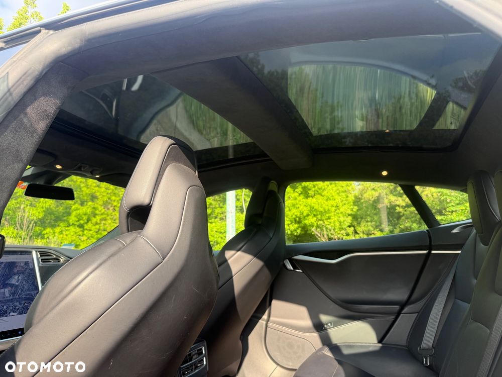 Tesla Model S - 14