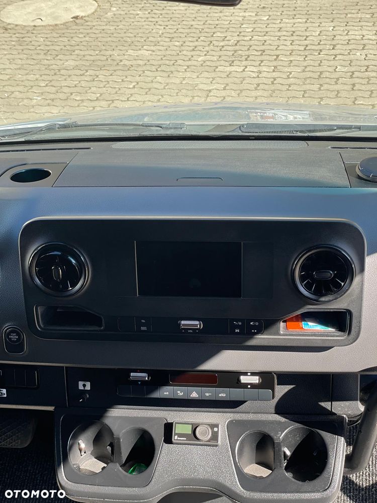 Mercedes-Benz Sprinter 519 907 - 10