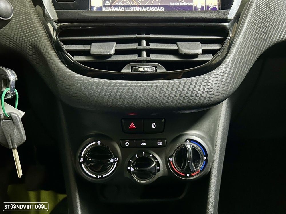 Peugeot 2008 1.2 PureTech Style - 21