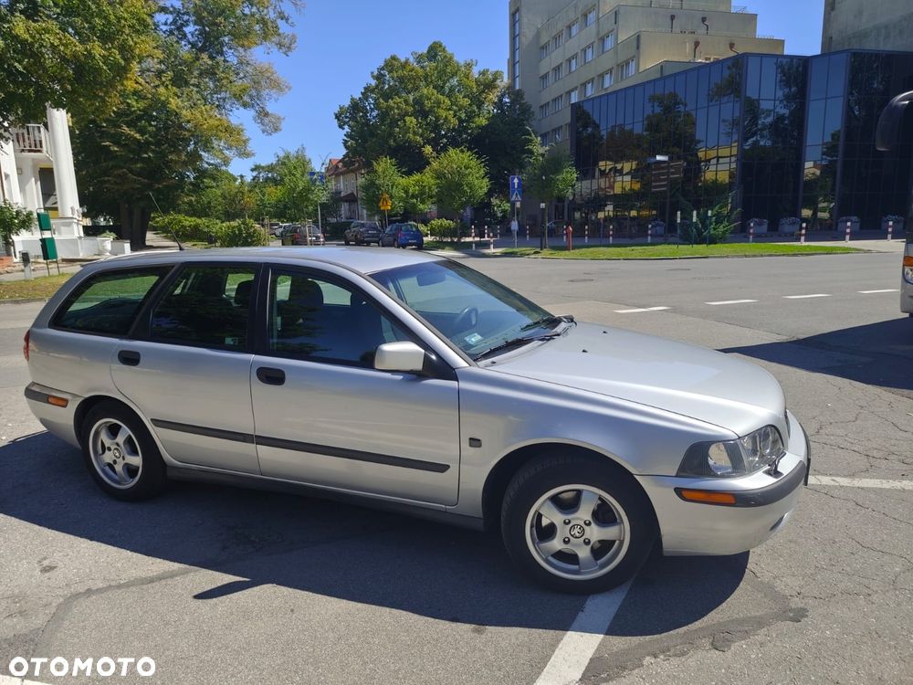Volvo V40 1.8 - 16