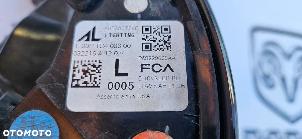 Chrysler Pacifica 2016- Lampa tył prawy Lampa tylna prawa P68229028AA Lampa tył lewy Lampa tylna lewa P68229029AA IDEALNE Żarówki W21/5W ZWYKŁE LAMPY - 8