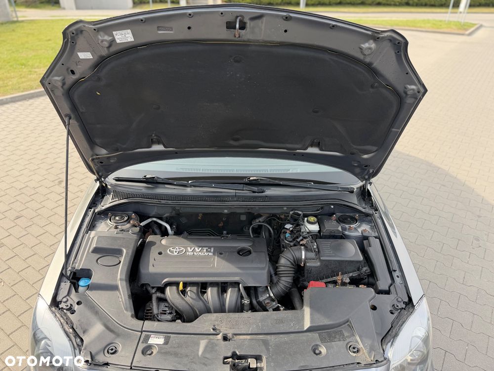 Toyota Avensis 1.6 VVT-i Terra - 4