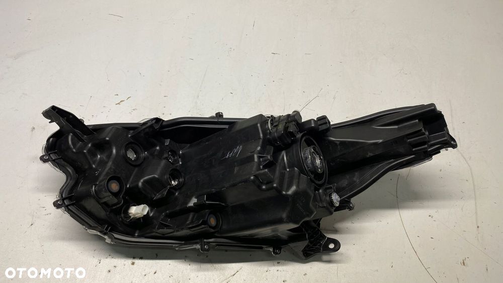 TOYOTA YARIS IV LAMPA SOCZEWKA PRAWA PRAWY PRZEDNIA PRZÓD REFLEKTOR 19-23 - 7
