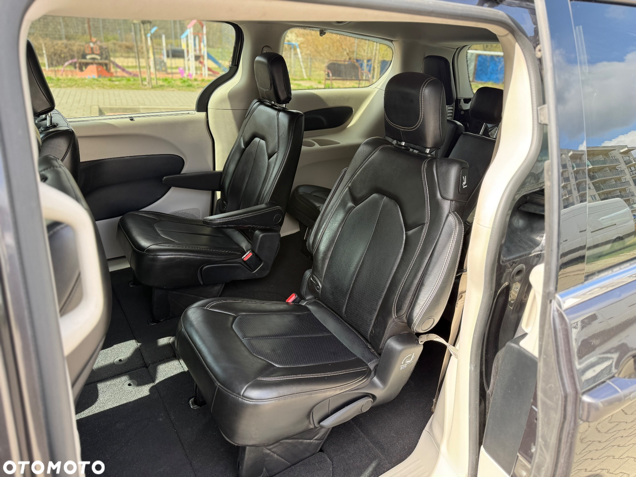 Chrysler Pacifica - 8