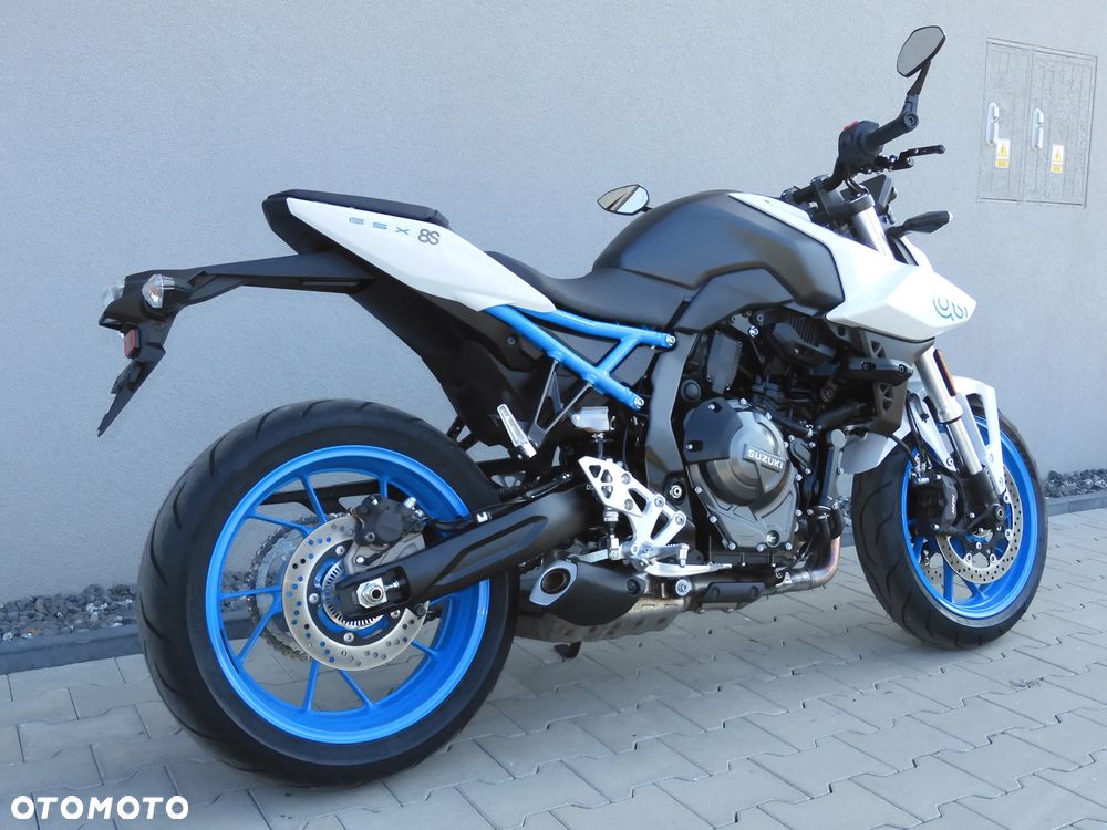 Suzuki GSX - 17