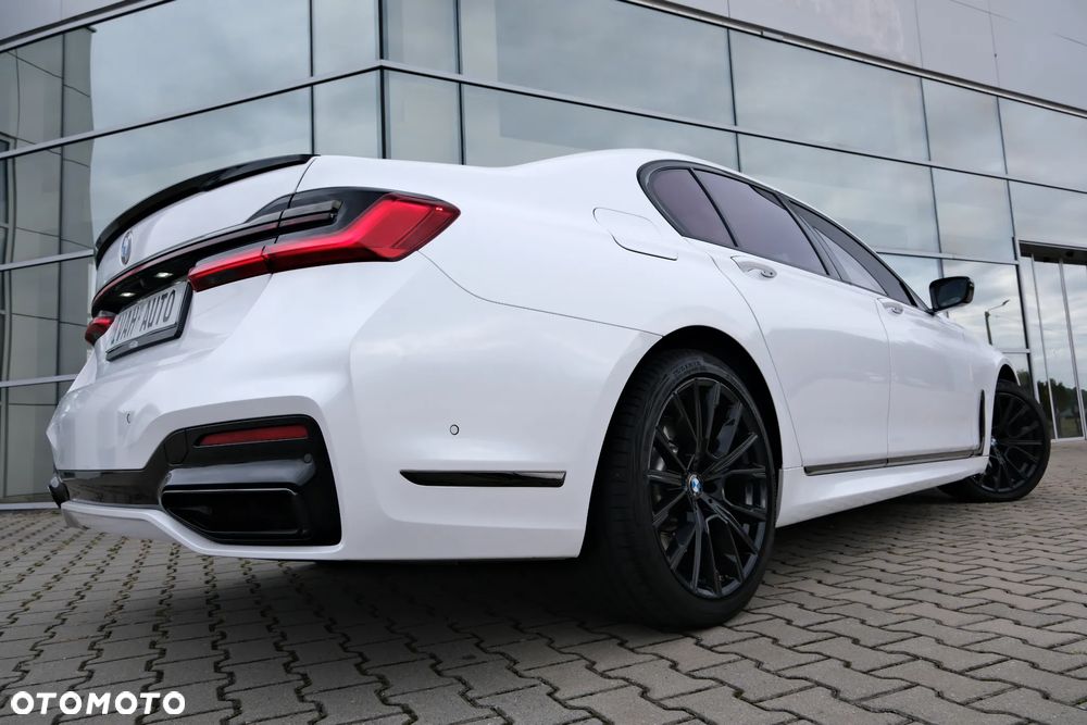 BMW Seria 7 750i xDrive sport - 16