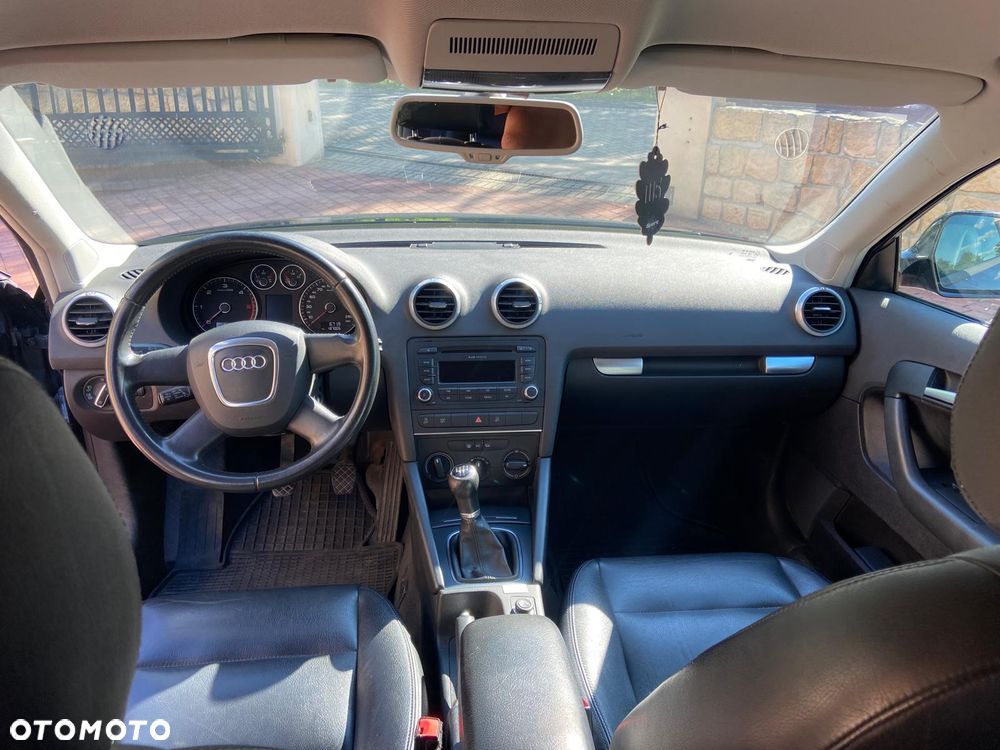 Audi A3 Sportback 1.6 TDI DPF Ambiente - 9
