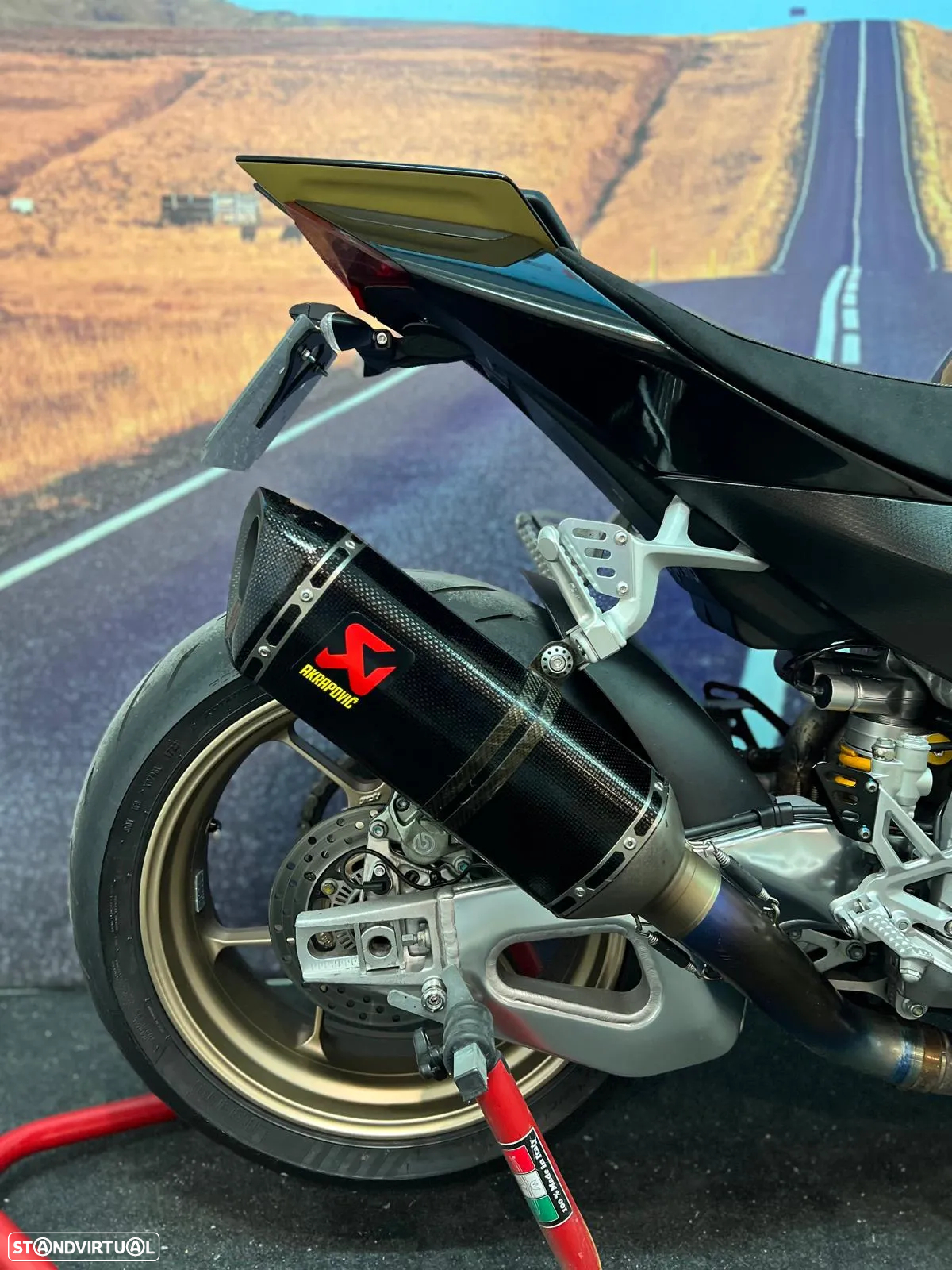 Aprilia Tuono V4 FACTORY - 8