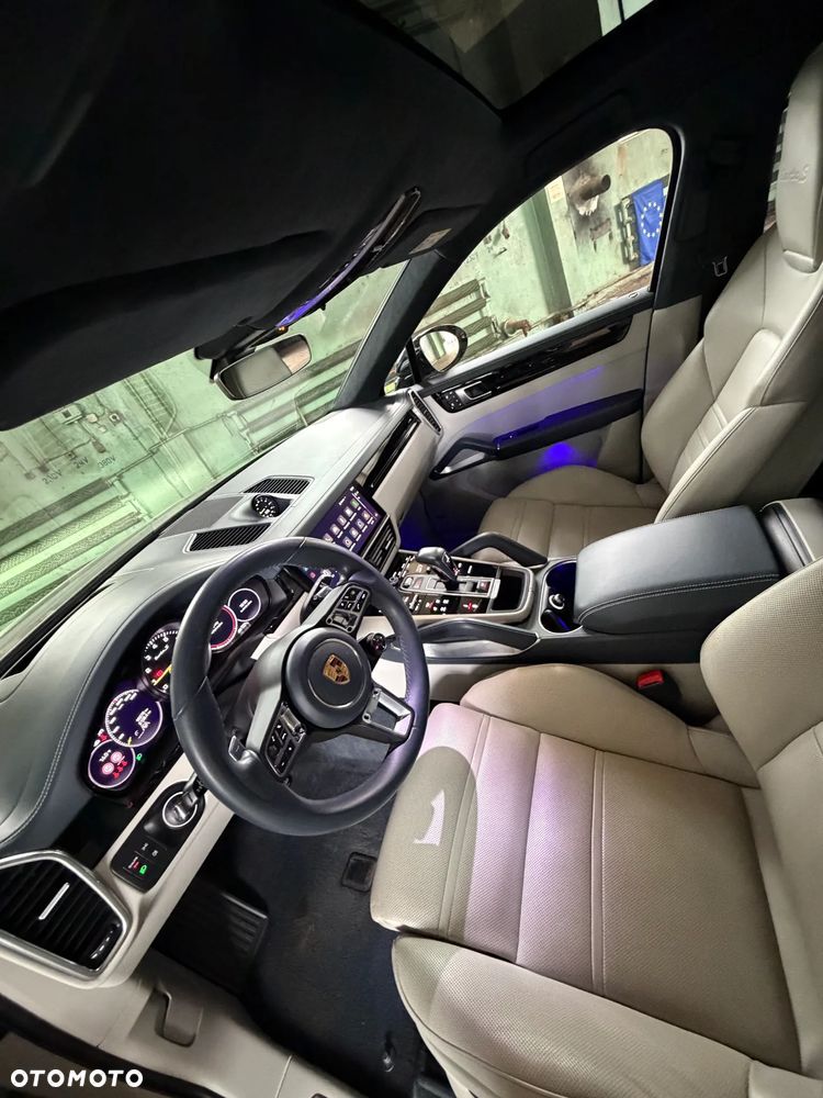 Porsche Cayenne - 27