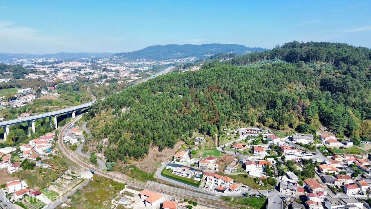 Terreno Florestal com 8.727 m² em Nespereira, Guimarães - Grande imagem: 2/6