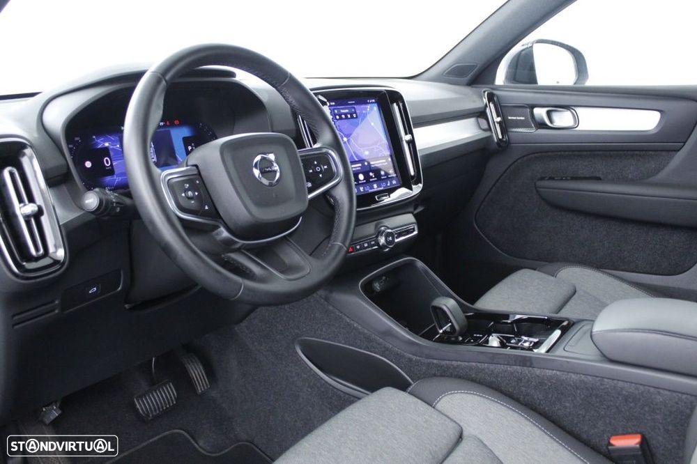 Volvo XC 40 2.0 B3 Plus Dark - 22