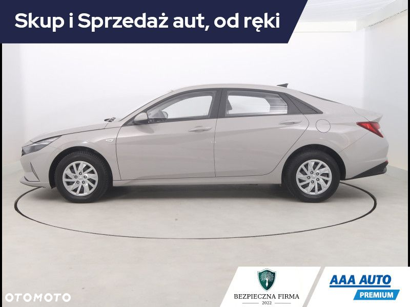 Hyundai Elantra - 3
