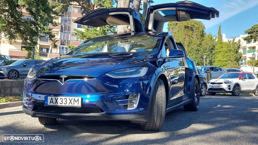 Tesla Model X - 16