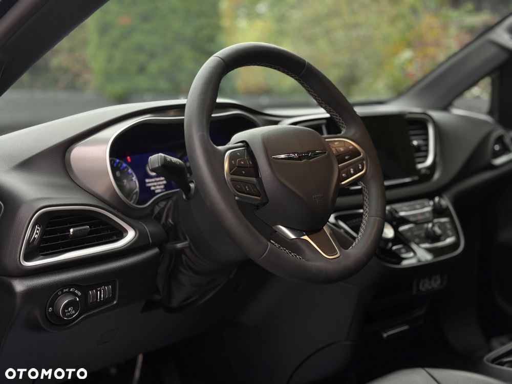 Chrysler Pacifica - 13