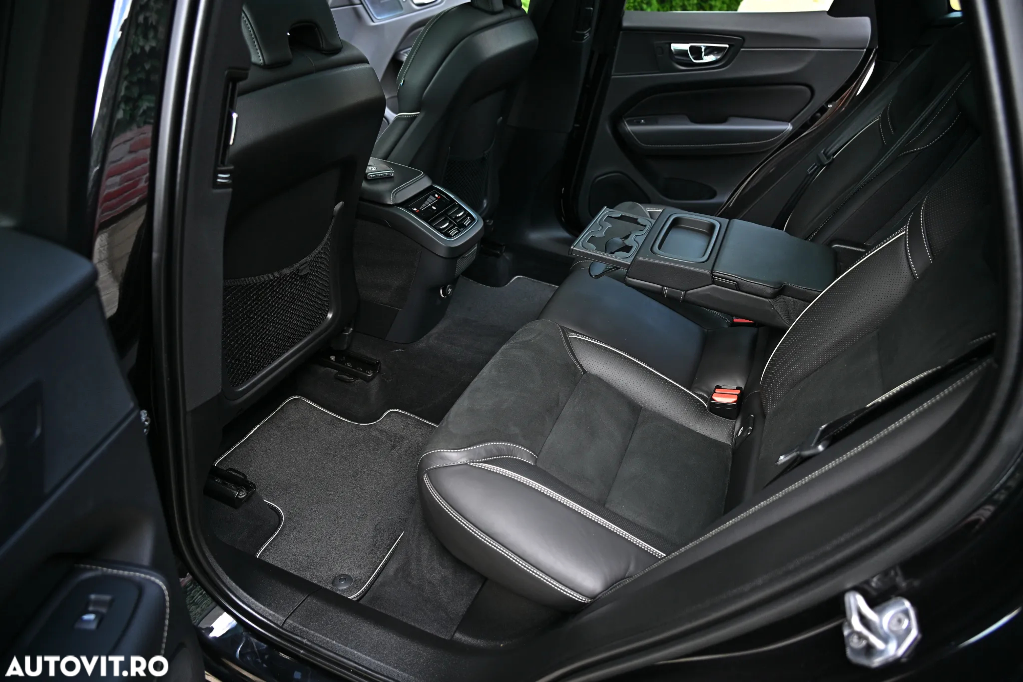 Volvo XC 60 D5 AWD Geartronic RDesign - 18