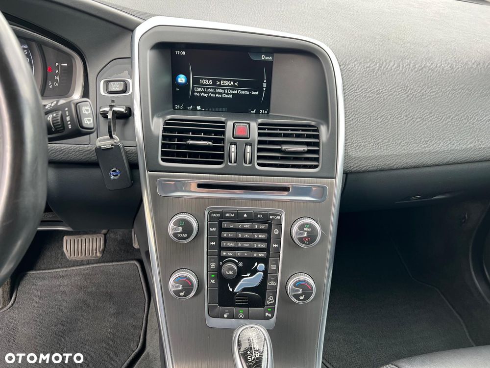 Volvo XC 60 D4 AWD Geartronic Summum - 19