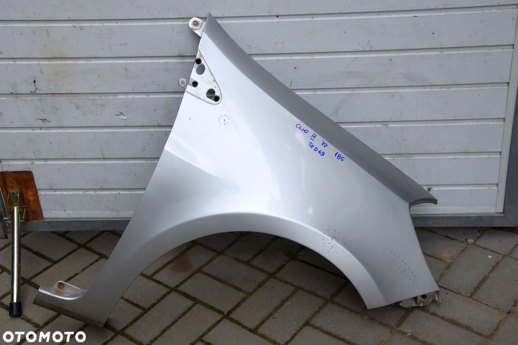Renault Clio III 3 Błotnik PRAWY przedni przód srebrny TED69 szer. 185 - 1