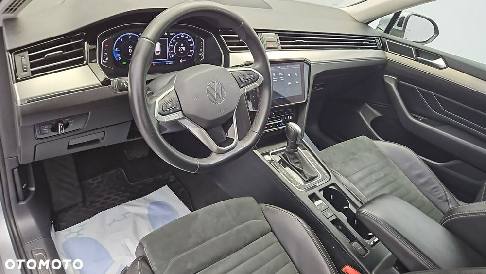 Volkswagen Passat Variant 2.0 TDI Elegance DSG - 10