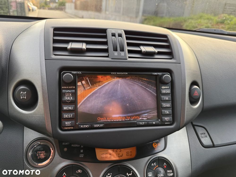 Toyota RAV4 2.0 VVT-i Premium - 32