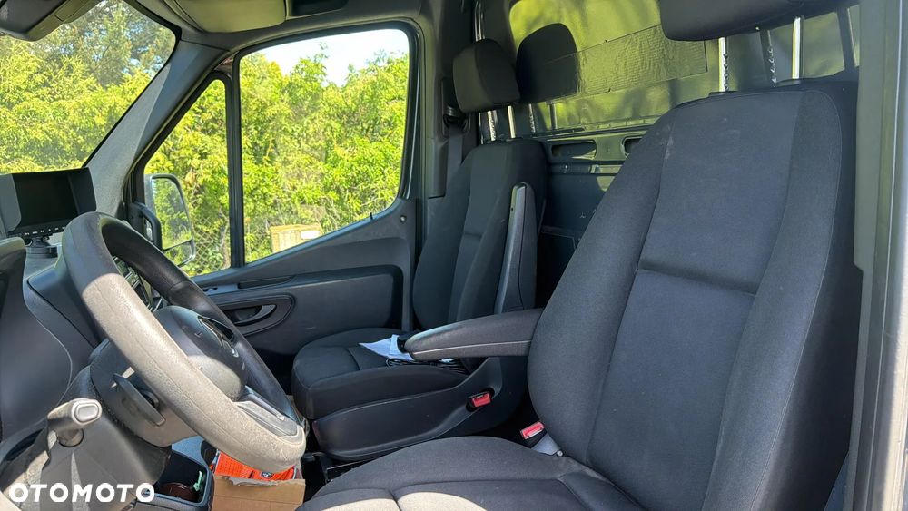 Mercedes-Benz Sprinter - 20