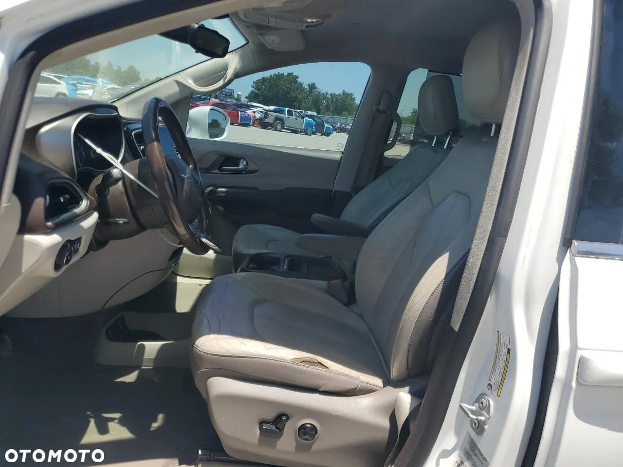 Chrysler Pacifica - 7