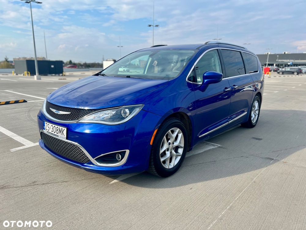 Chrysler Pacifica - 1