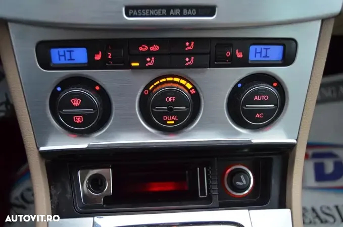 Volkswagen Passat 2.0 TDI DPF Blue TDI DSG Highline - 28