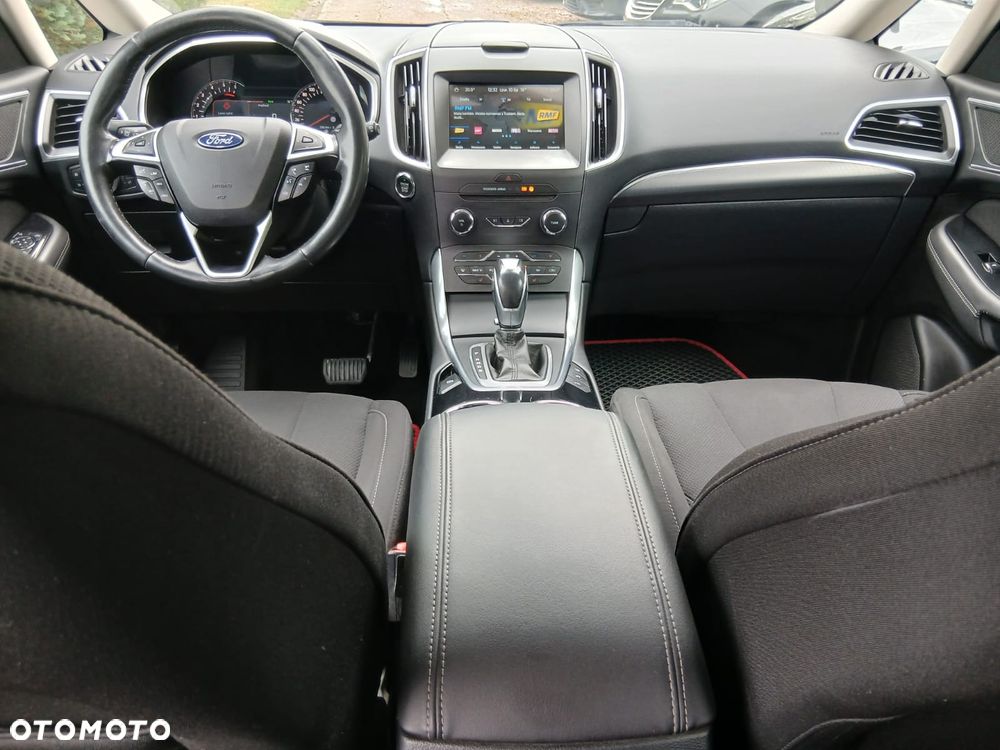 Ford S-Max - 32