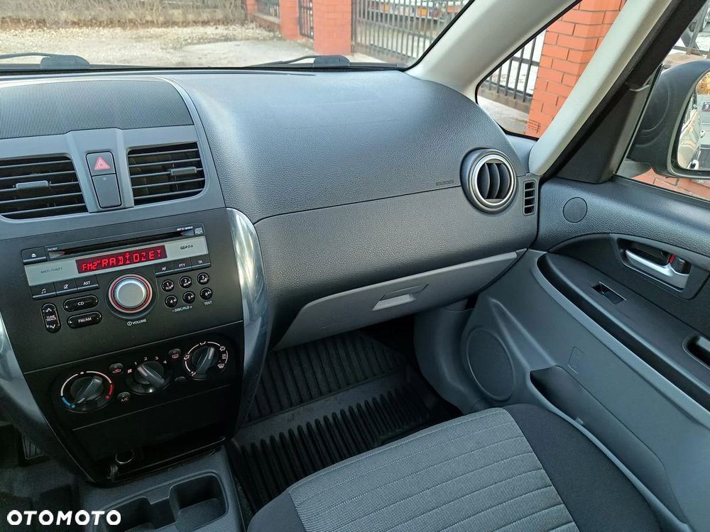 Suzuki SX4 1.6 Premium 4WD - 32