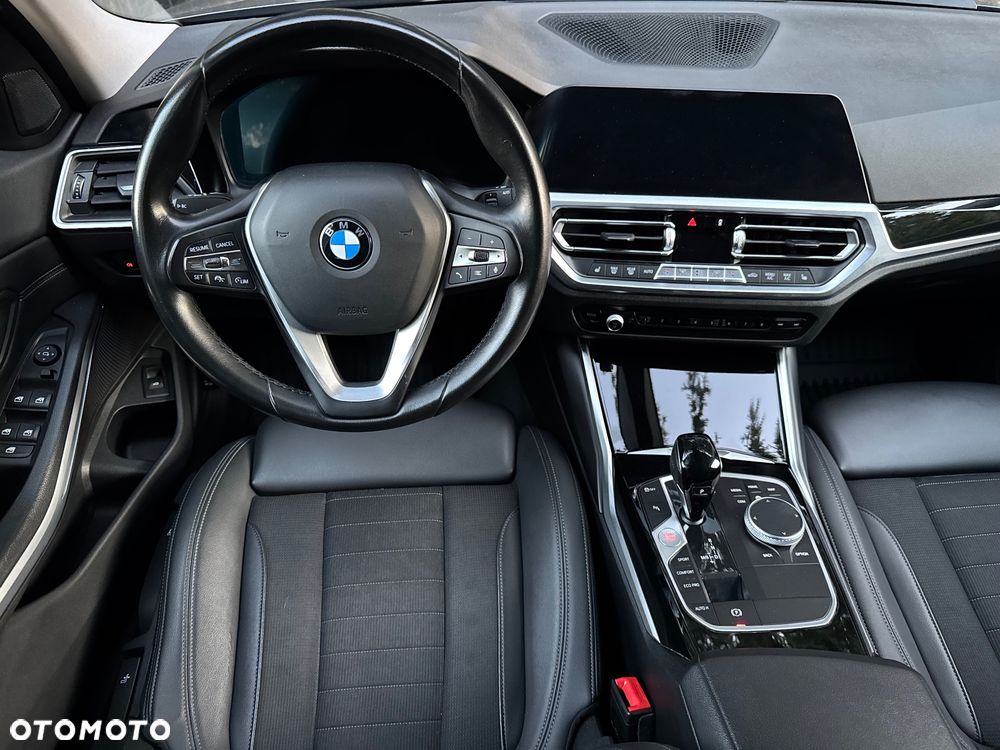 BMW Seria 3 320d Sport Line - 17