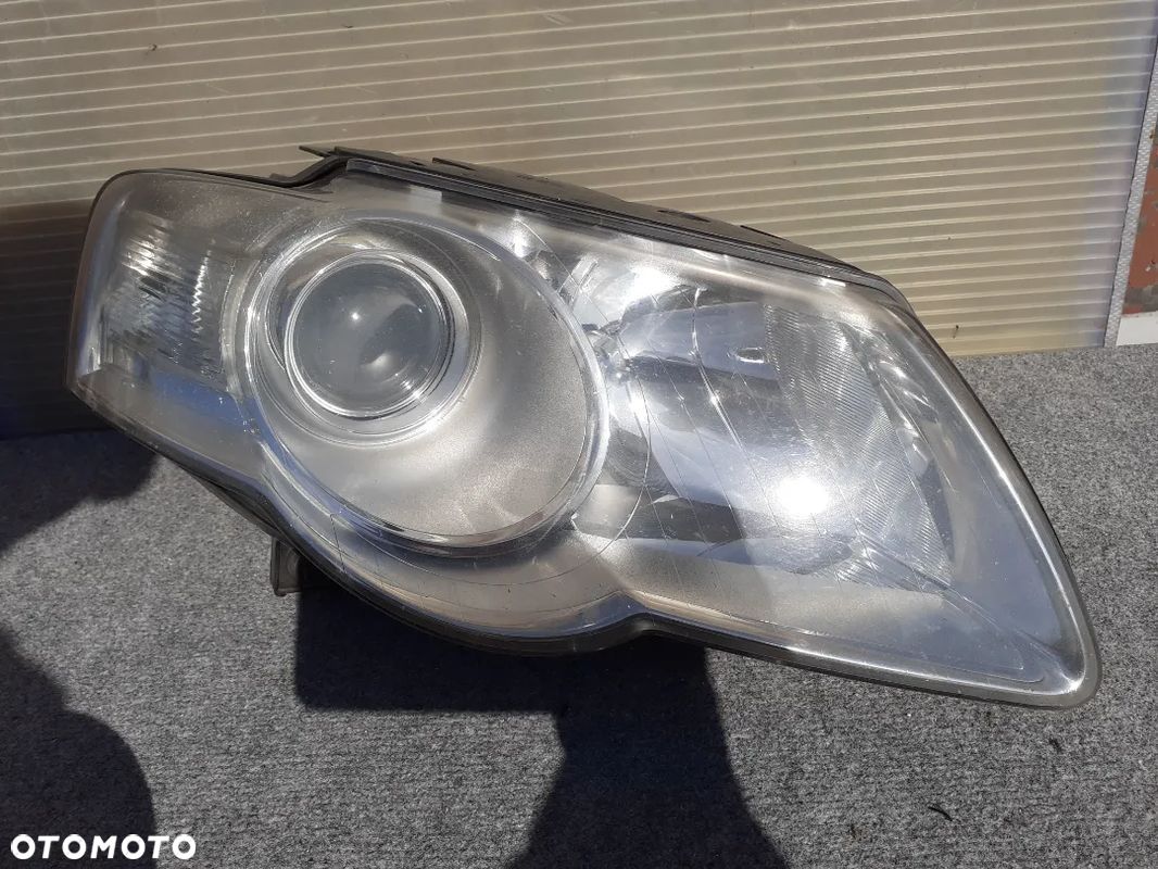 VW VOLKSWAGEN PASSAT B6 LAMPA PRZÓD PRZEDNIA PRAWA SOCZEWKA - 1