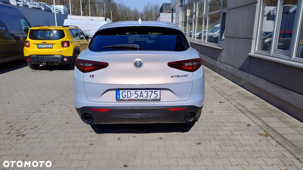 Alfa Romeo Stelvio - 9
