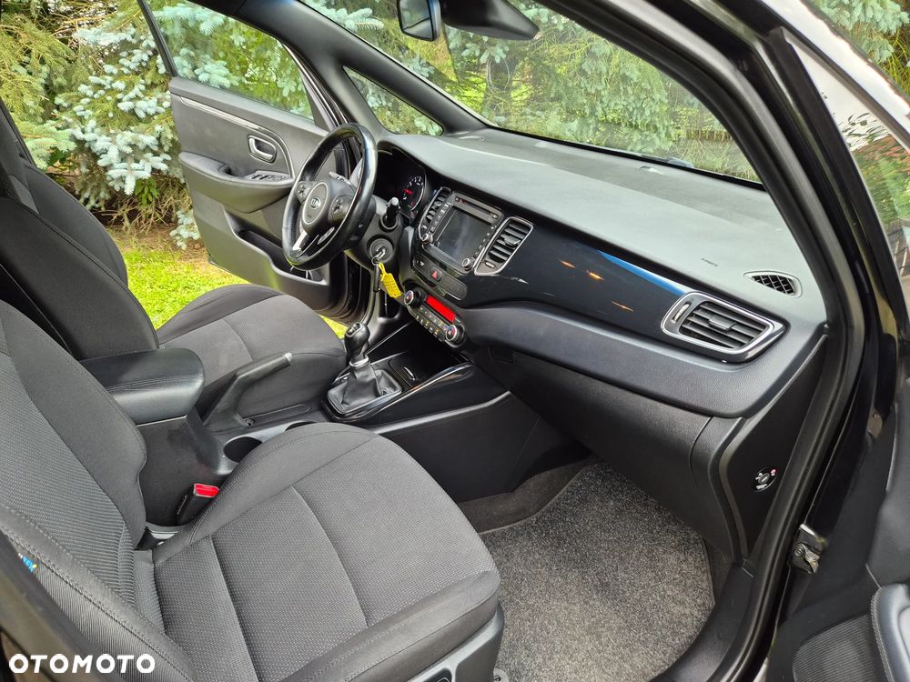 Kia Carens - 25