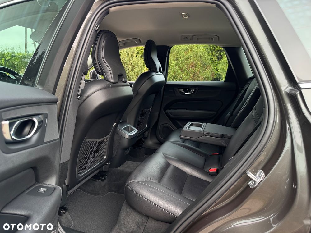 Volvo XC 60 D3 Momentum Pro - 21