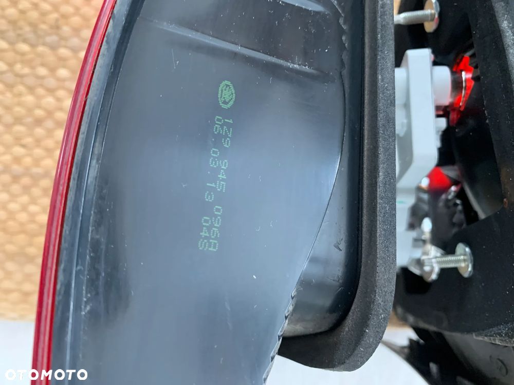 LAMPA LEWY TYŁ SKODA OCTAVIA II KOMBI LIFT lub lampa prawy tył  1Z9945095A  1Z9945096A - 11