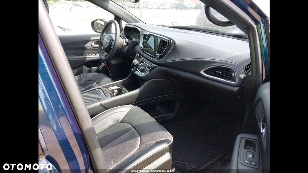 Chrysler Pacifica - 7