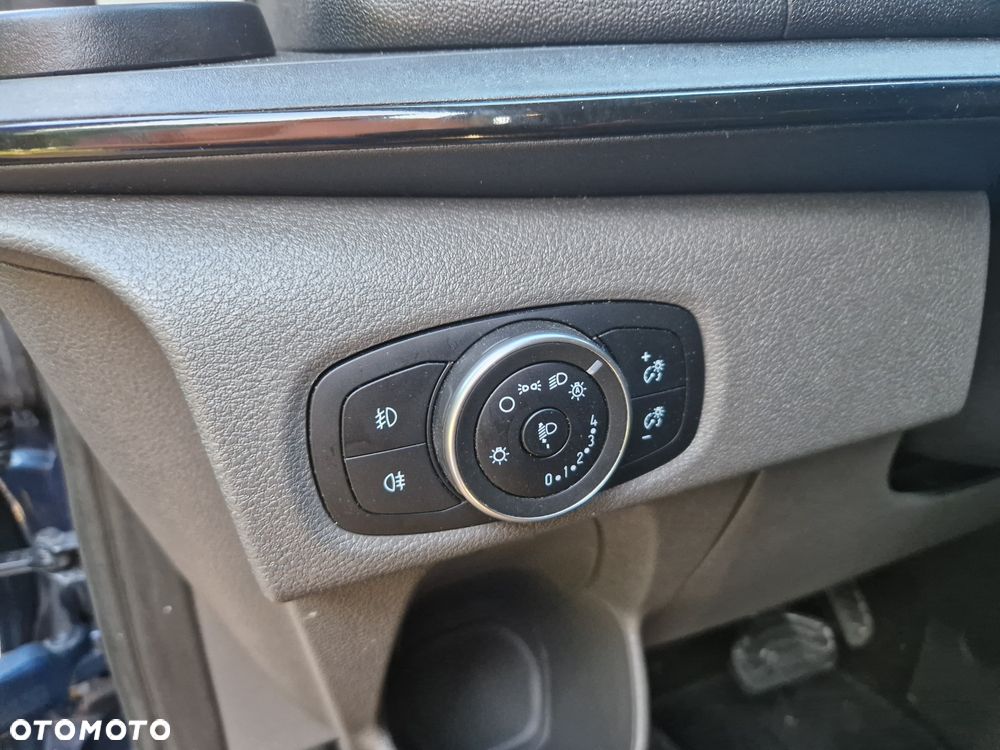 Ford Tourneo Custom - 24