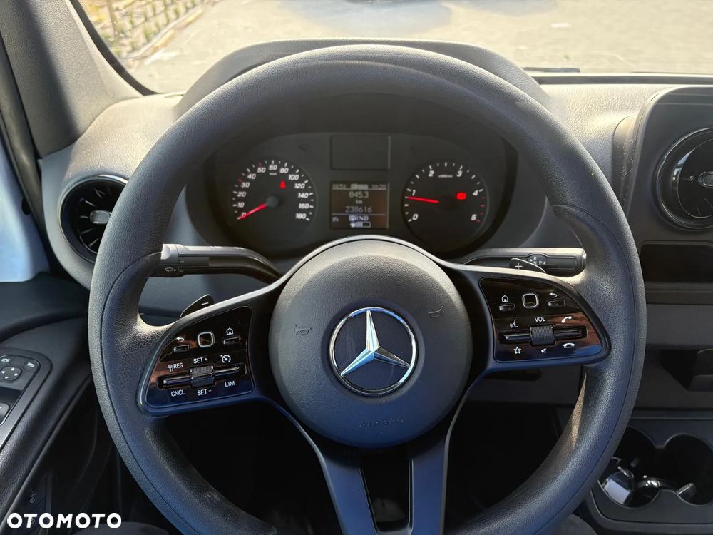 Mercedes-Benz Sprinter - 12